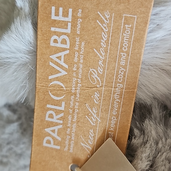 NWT PARLOVABLE CROSS BAND FUZZY SLIPPERS SZ 7-8 - Picture 2 of 5